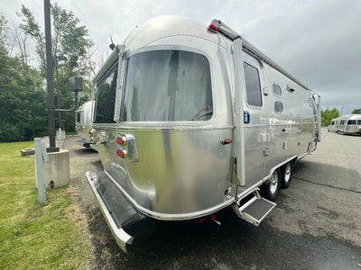 2025 Airstream 27FBT Base