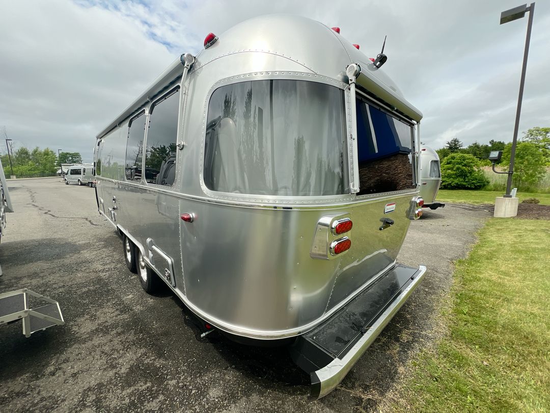 2025 Airstream 27FBT Base