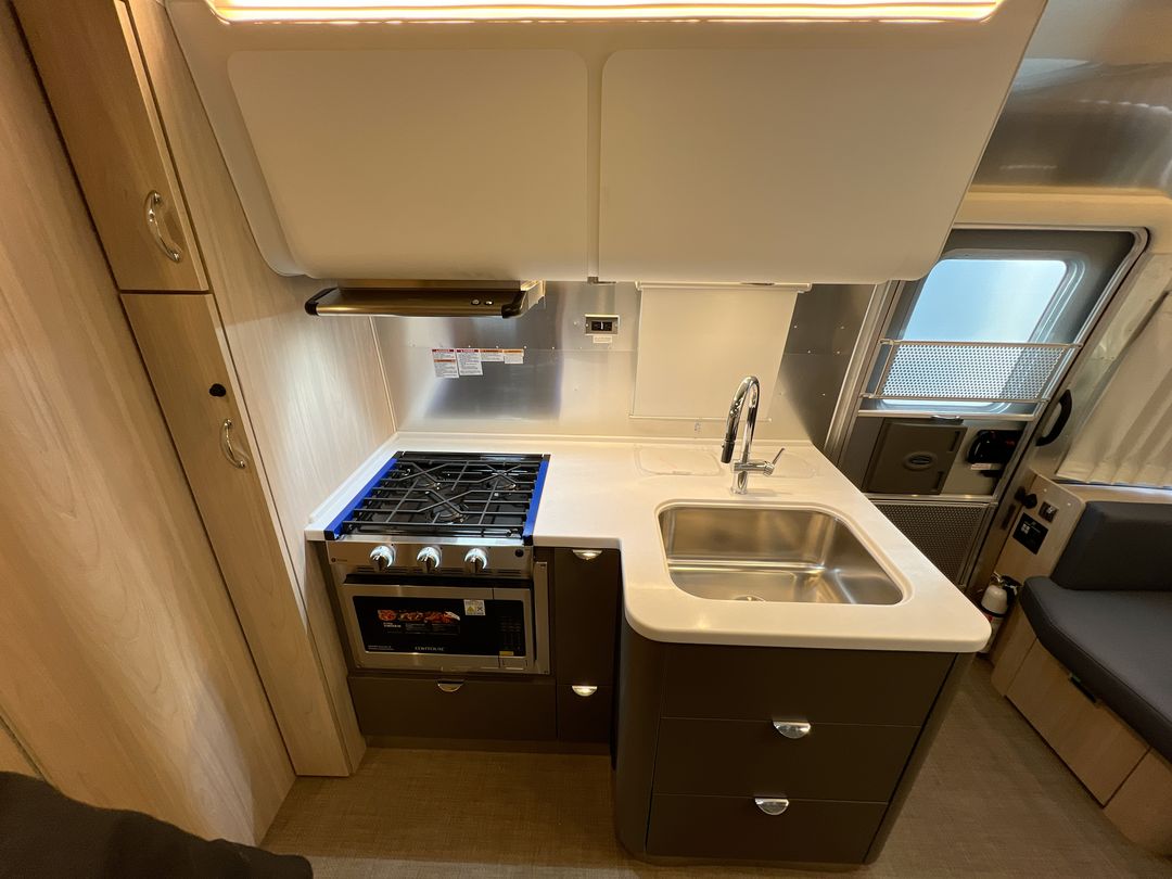 2025 Airstream 25FBQ Base