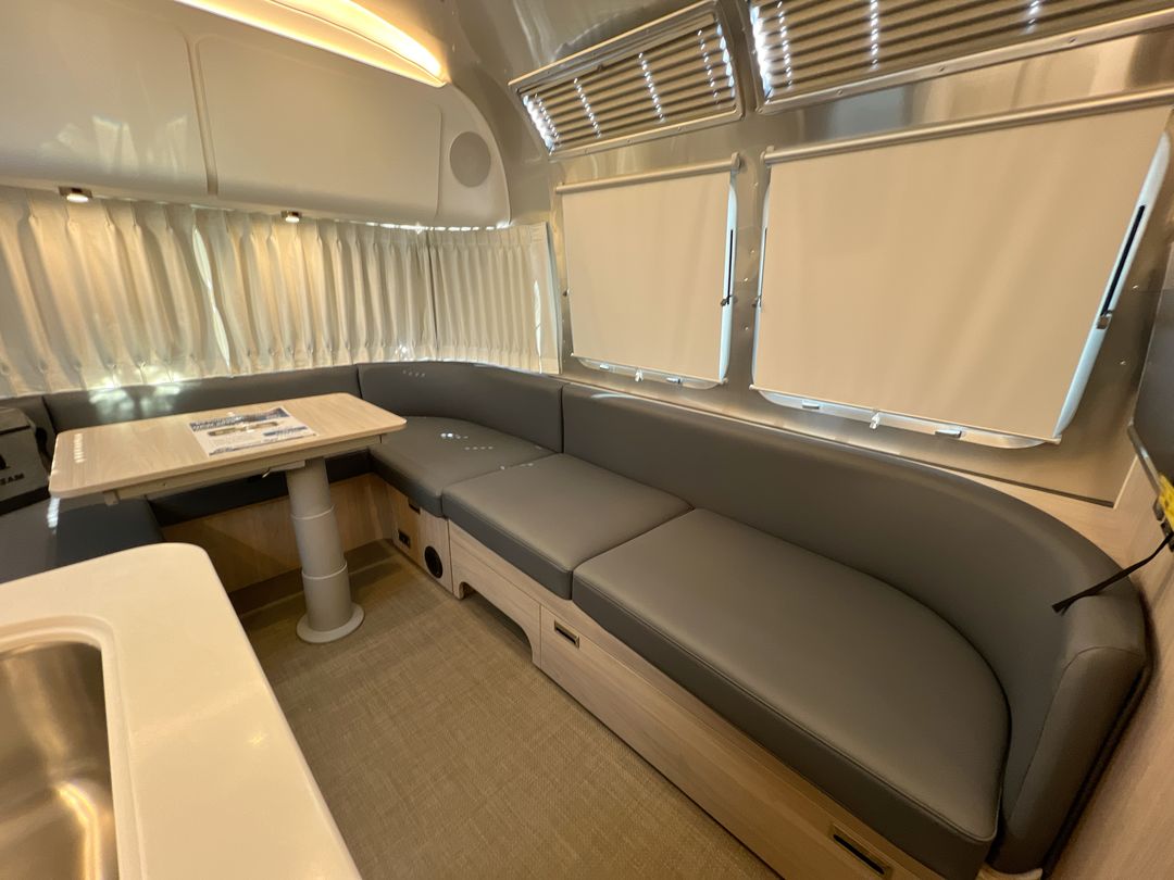 2025 Airstream 25FBQ Base