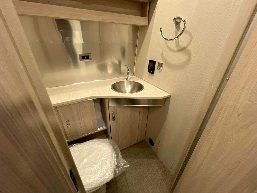 2025 Airstream 25FBQ Base