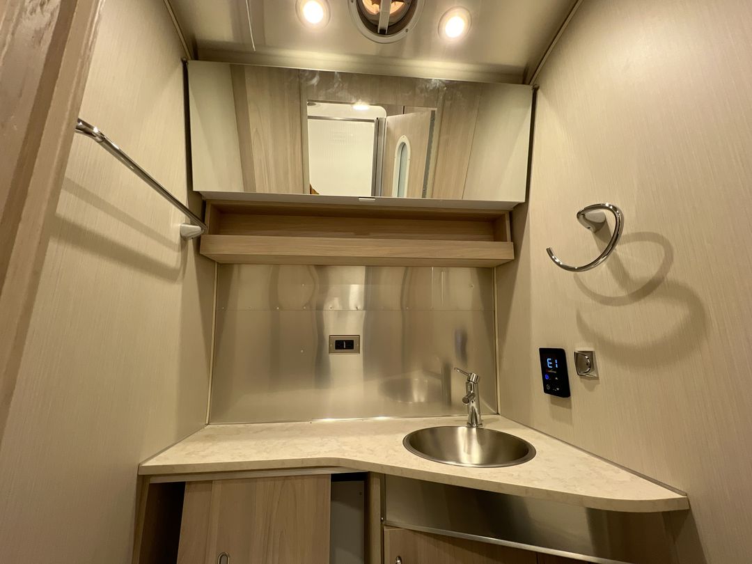 2025 Airstream 25FBQ Base