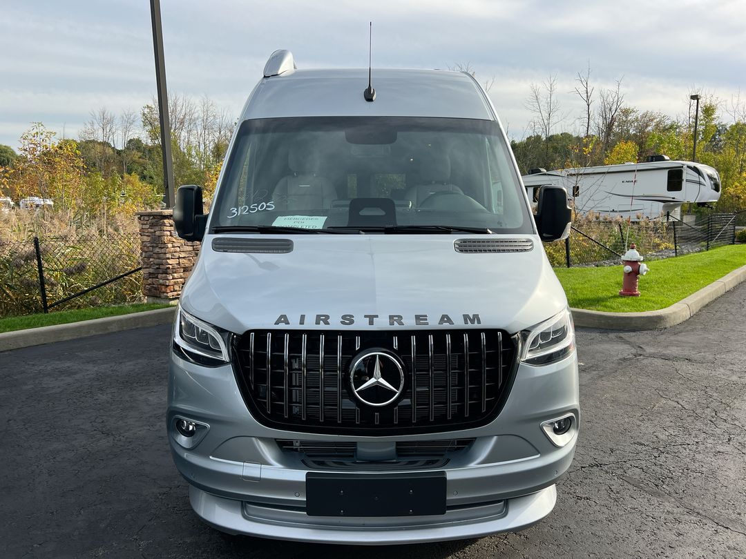 2026 Airstream 24GL 4x2 Passenger Base